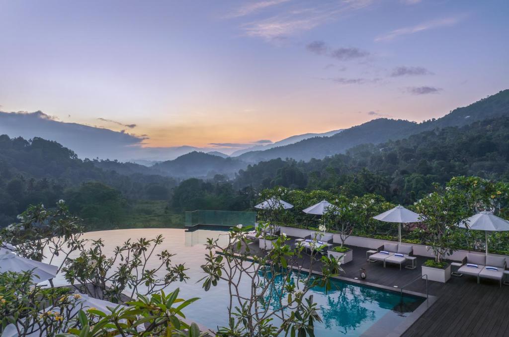 The Golden Crown Hotel, Kandy