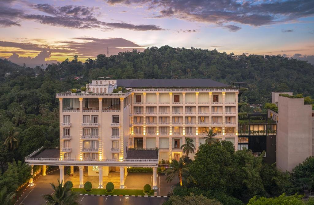 Nespecifikovaný výhled na hory nebo výhled na hory při pohledu z hotelu