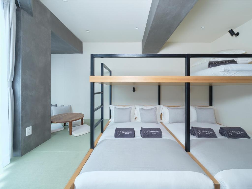 Postel nebo postele na pokoji v ubytování Sakura Cross Hotel Ueno Iriya Annex