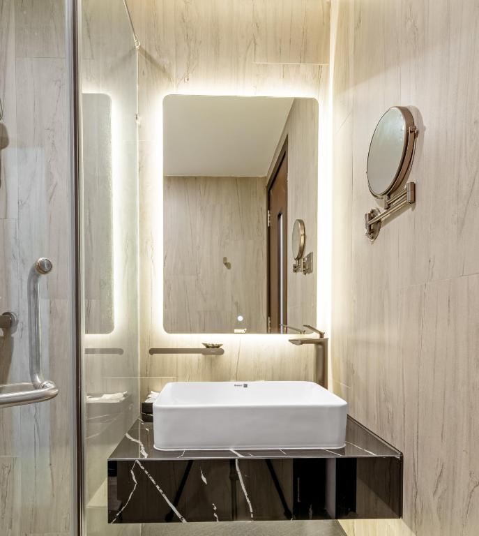Bagno di Mercy Emerald Hotel