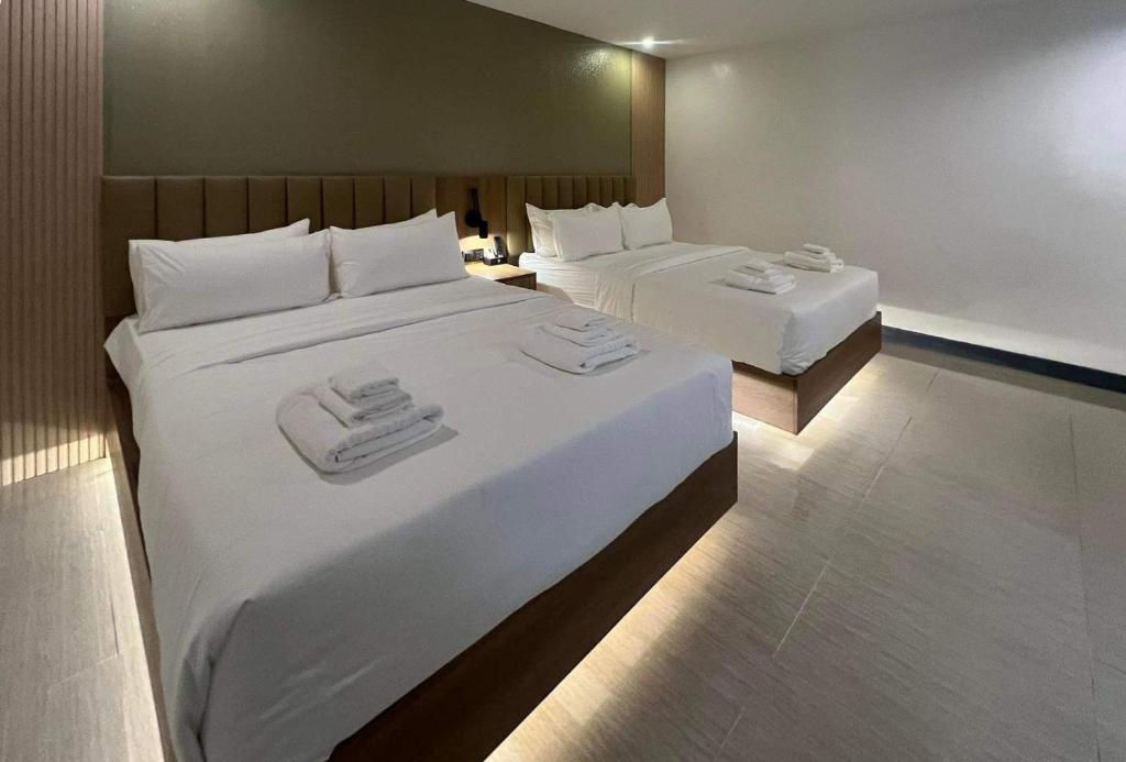 Dreamweavers Hotel by RedDoorz - Estudio De Reina