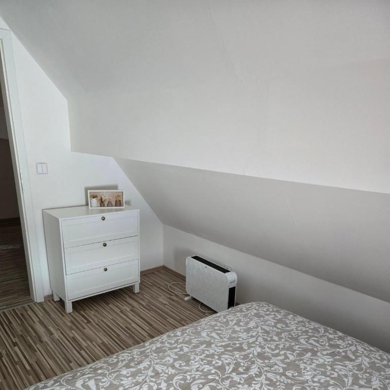 Postel nebo postele na pokoji v ubytování Apartmány Hertvinka