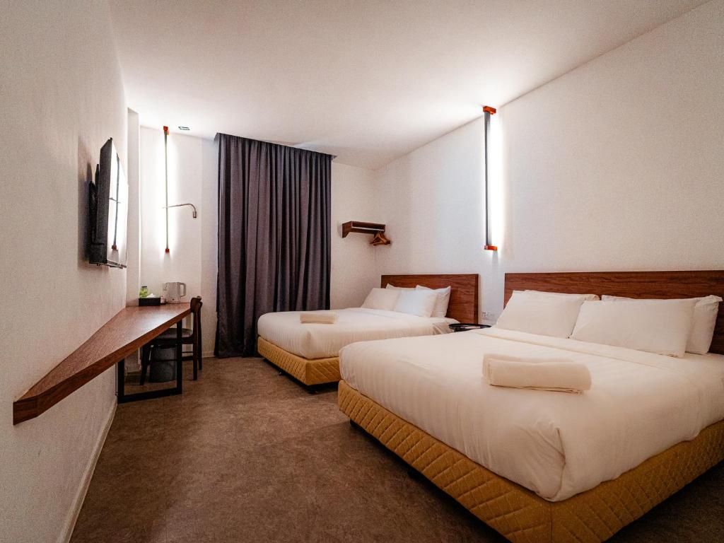 T+ PREMIUM HOTEL - Standard Queen Room With Two Queen Beds