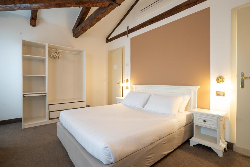 A bed or beds in a room at Alla Corte Rossa