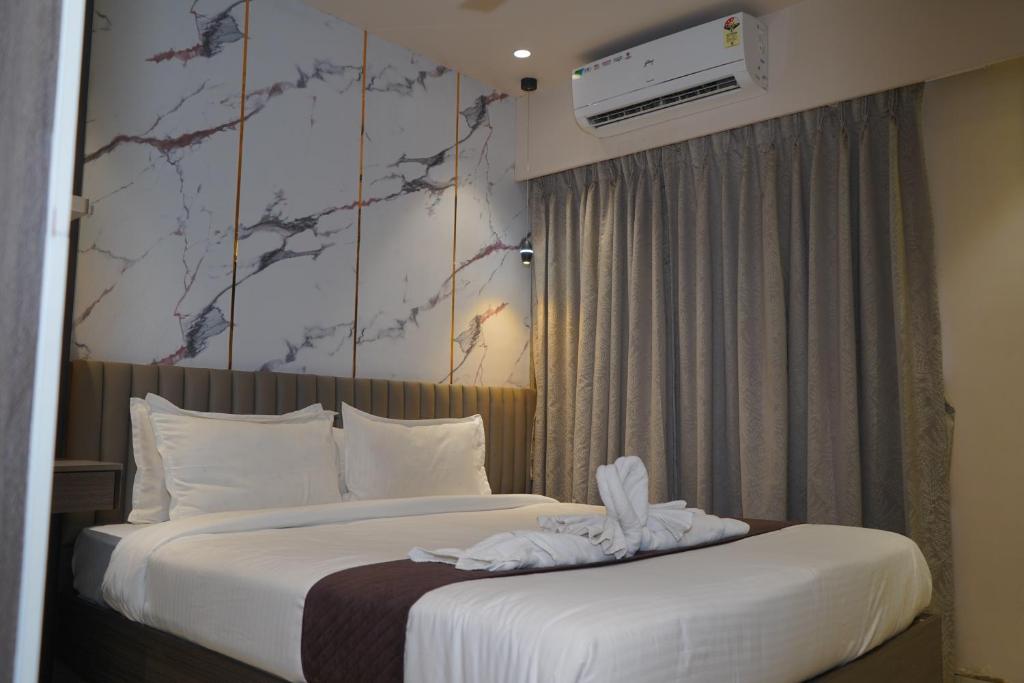Postel nebo postele na pokoji v ubytování Abssolute Homtel - Rooms & Suites
