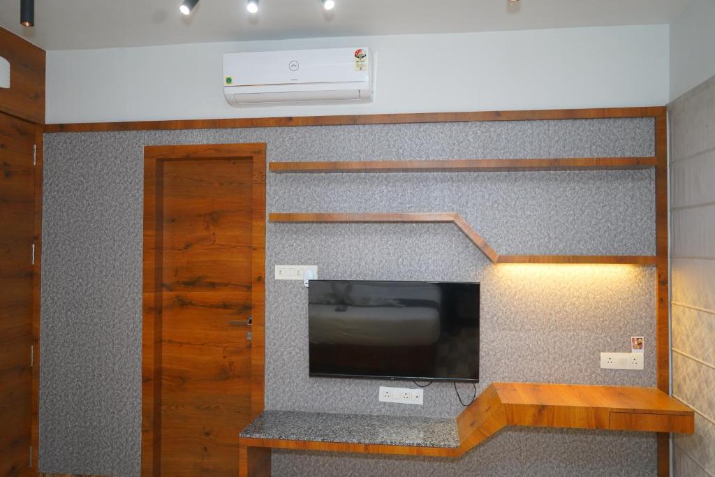TV a/nebo společenská místnost v ubytování Abssolute Homtel - Rooms & Suites