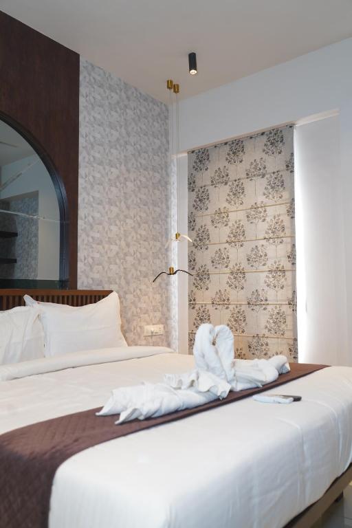 Postel nebo postele na pokoji v ubytování Abssolute Homtel - Rooms & Suites