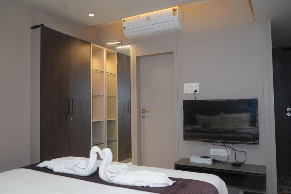 Postel nebo postele na pokoji v ubytování Abssolute Homtel - Rooms & Suites