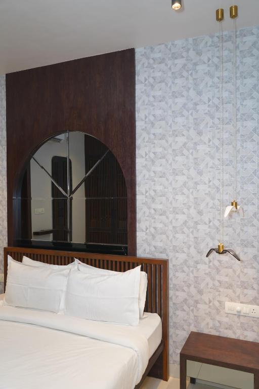 Postel nebo postele na pokoji v ubytování Abssolute Homtel - Rooms & Suites