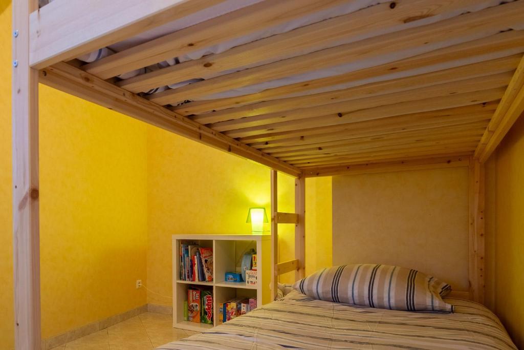 Postel nebo postele na pokoji v ubytování Gite cantagrel