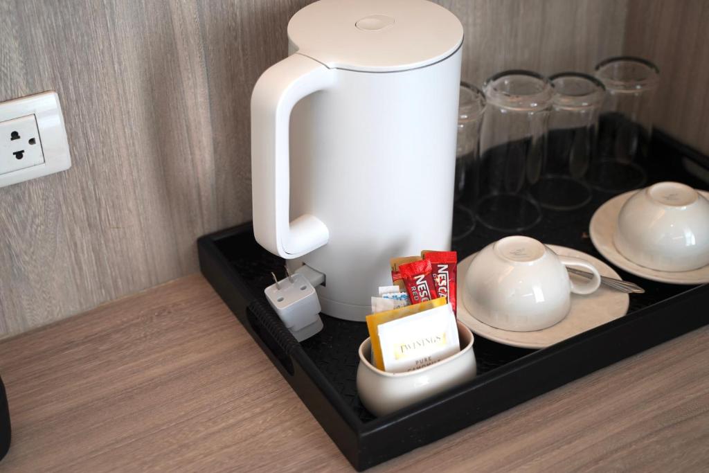 Příslušenství pro přípravu čaje a kávy v ubytování Best Western Chaweng Samui