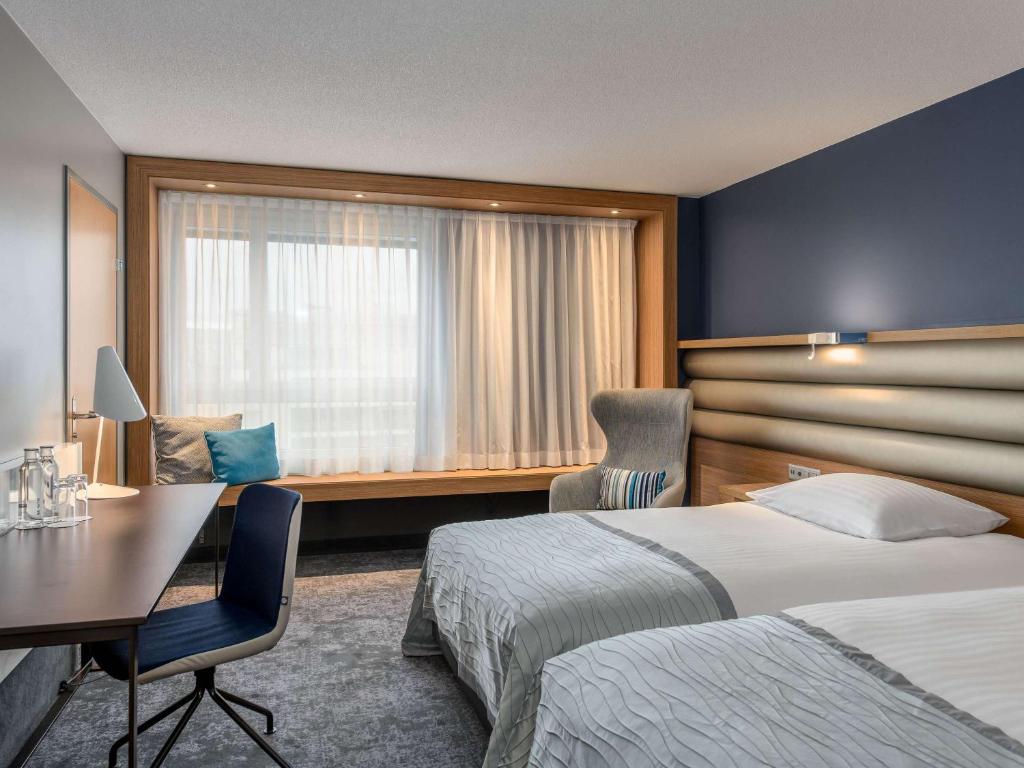 Postel nebo postele na pokoji v ubytování Mövenpick Hotel Lausanne