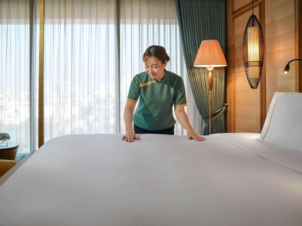 Grand Mercure Hanoiにあるベッド
