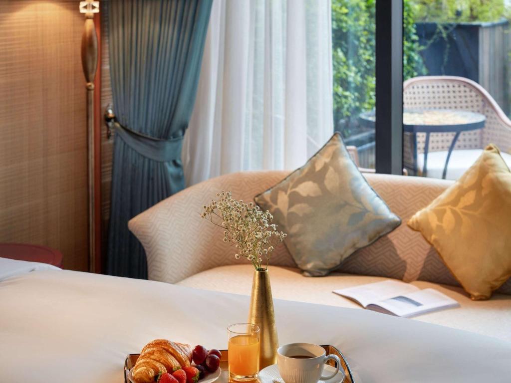 Grand Mercure Hanoiにあるベッド