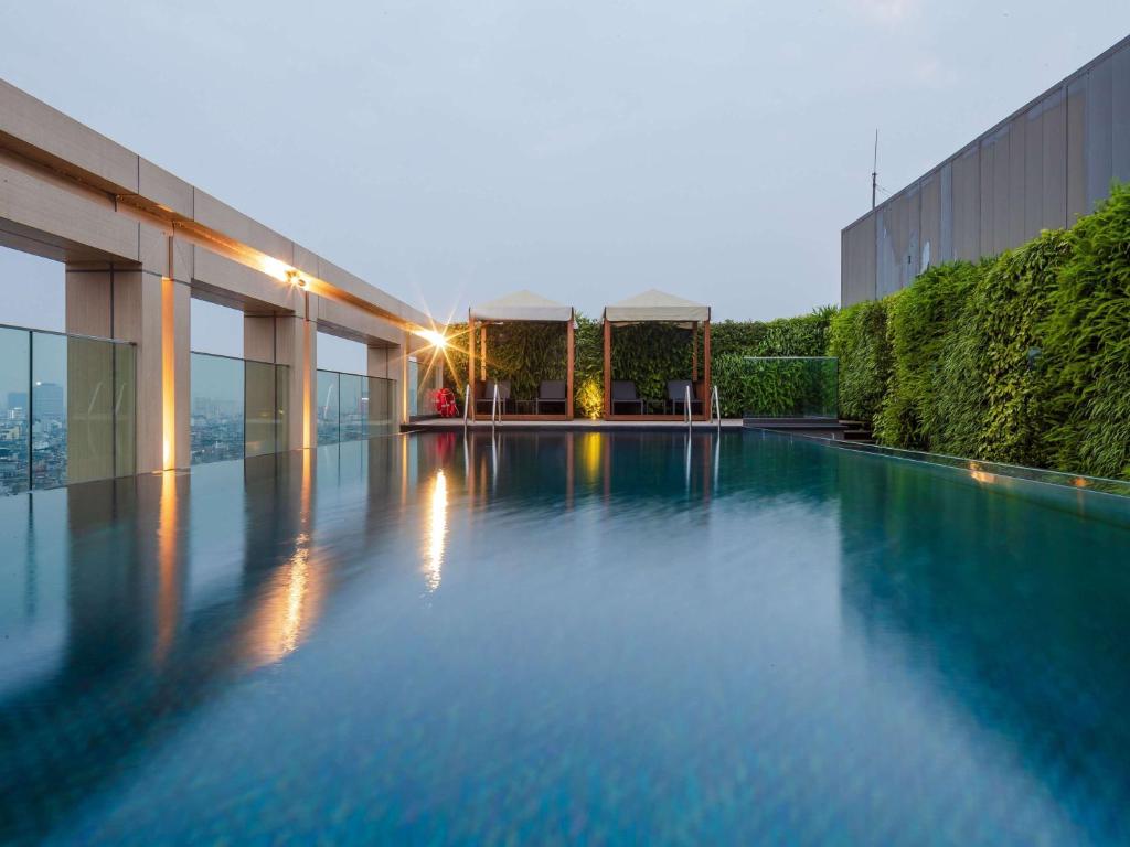 Grand Mercure Hanoiの敷地内または近くにあるプール
