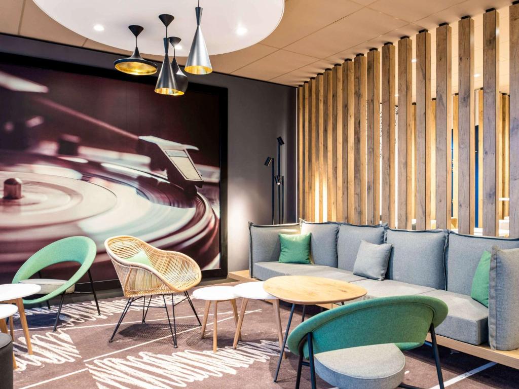 Posezení v ubytování ibis Gonesse Le Bourget