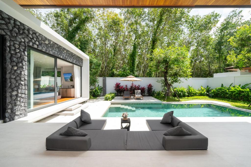 Bazén v ubytování Bang Tao Botanica Modern Loft 4 bd A nebo v jeho okolí