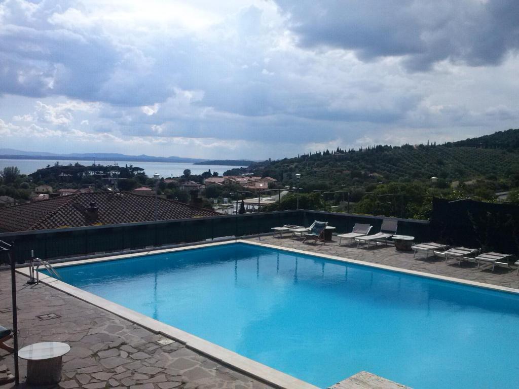 Bazén v ubytování Hotel Cavalieri nebo v jeho okolí