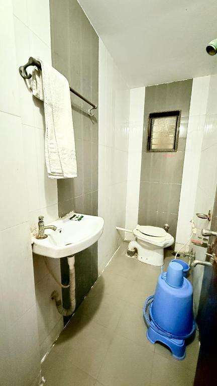 Koupelna v ubytování HOTEL GRKK - Near Shri Saibaba Samadhi Temple Shirdi