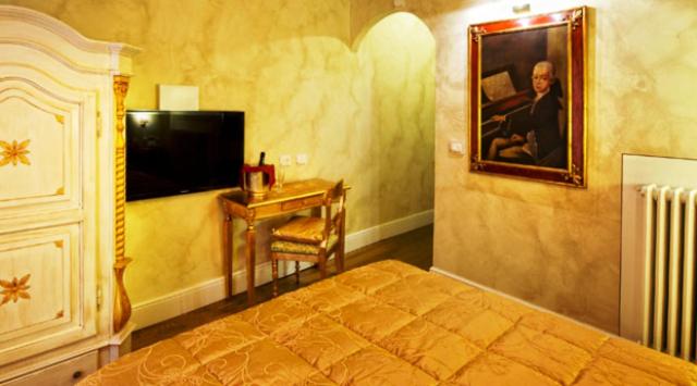 TV a/nebo společenská místnost v ubytování Boutique Hotel L'Imperatrice