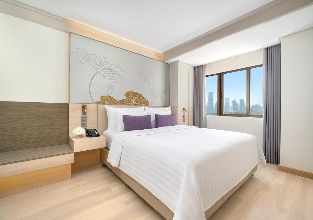 
One-Bedroom Junior Suite with Balcony
