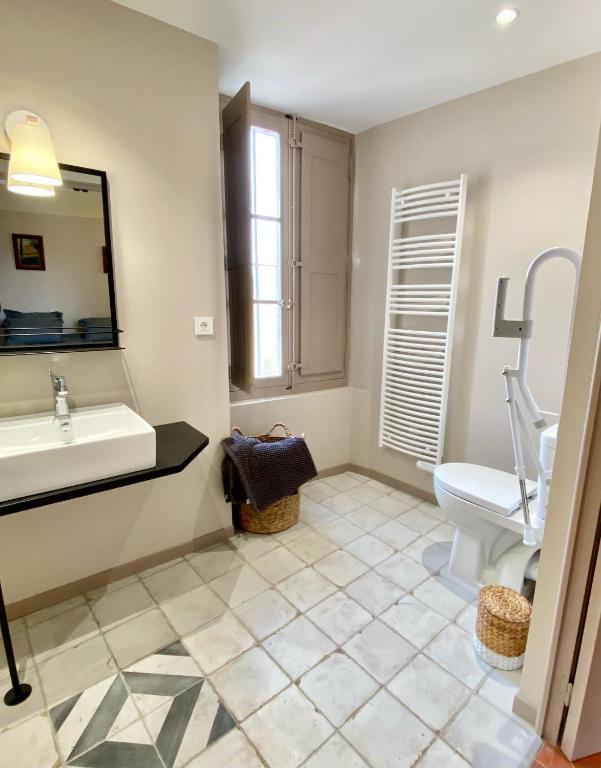 Domaine Les Mûriers - King Room - Disability Access