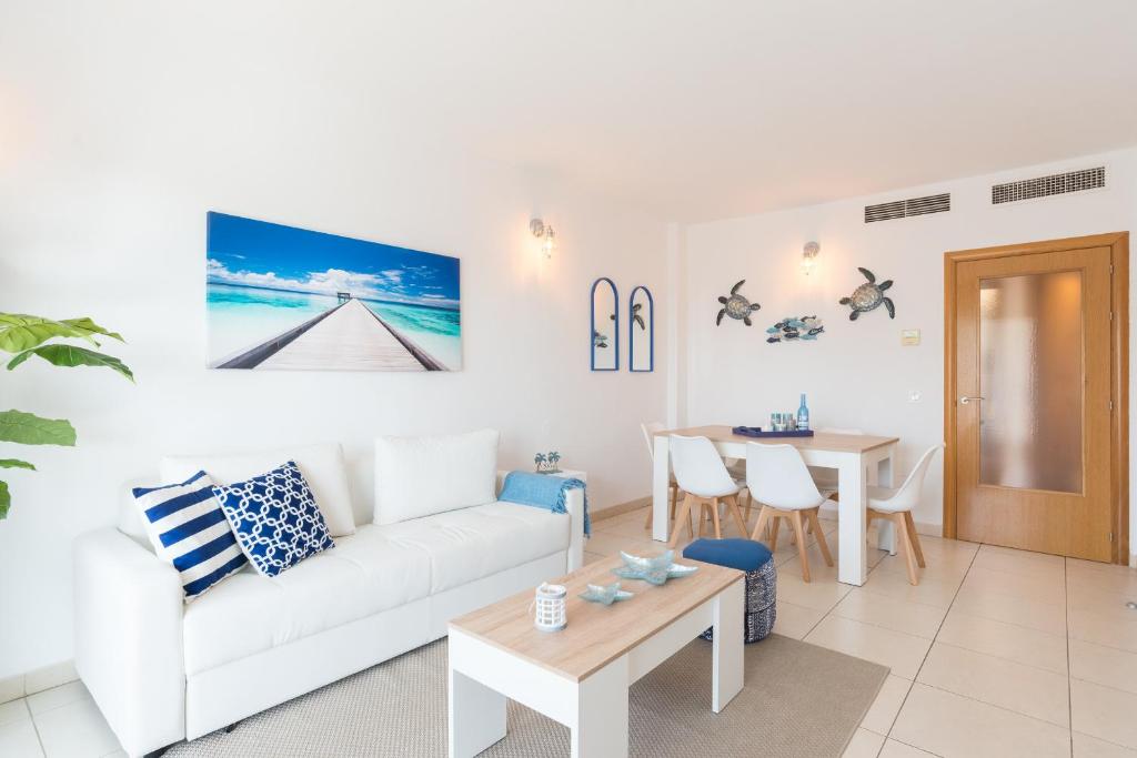 Posedenie v ubytovaní Hill apartment with terrace, parking, pool & paddle court