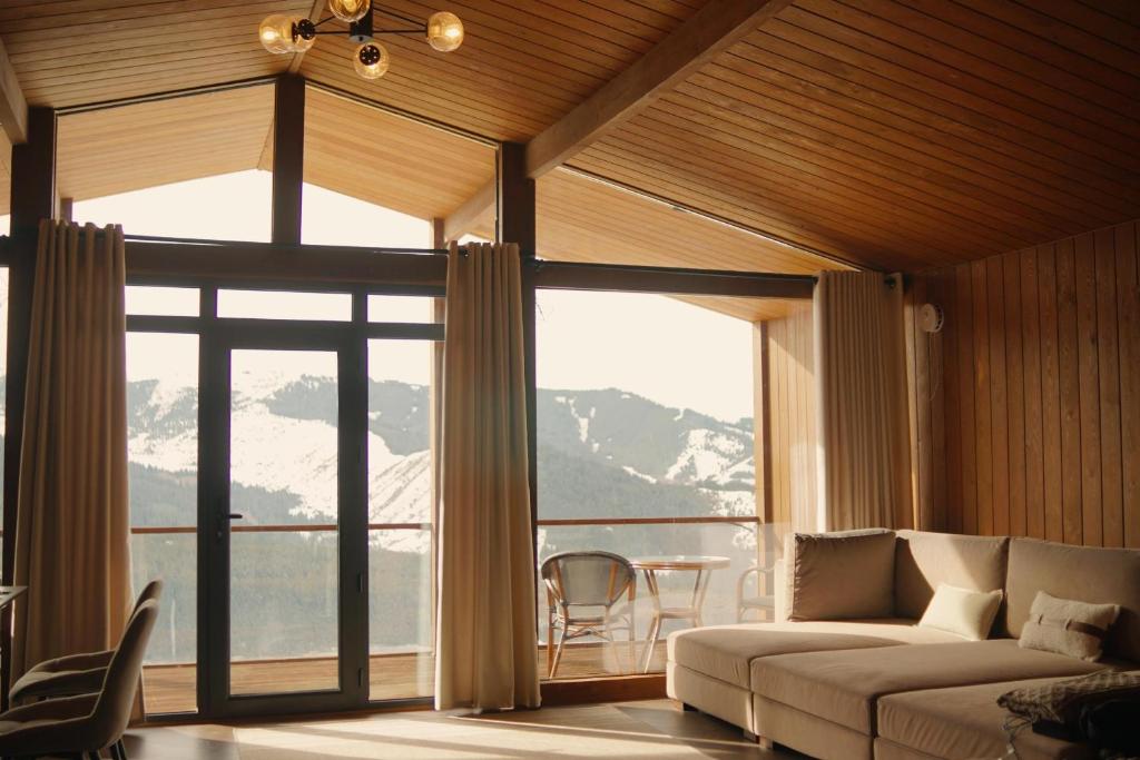 En generel udsigt til bjerge eller udsigt til bjerge taget fra feriehuset