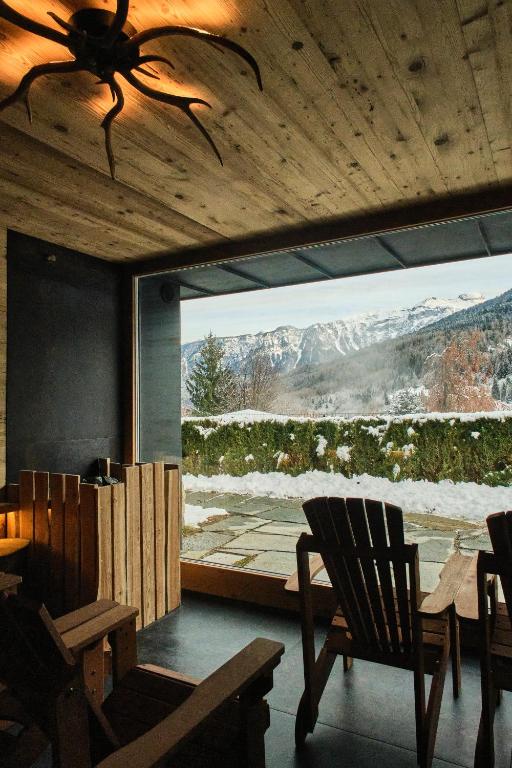 Nespecifikovaný výhled na hory nebo výhled na hory při pohledu z hotelu