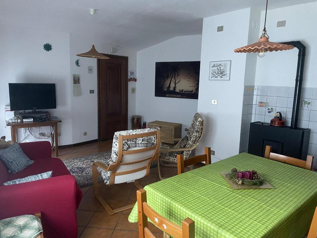 TV a/nebo společenská místnost v ubytování Val Chisone attic home