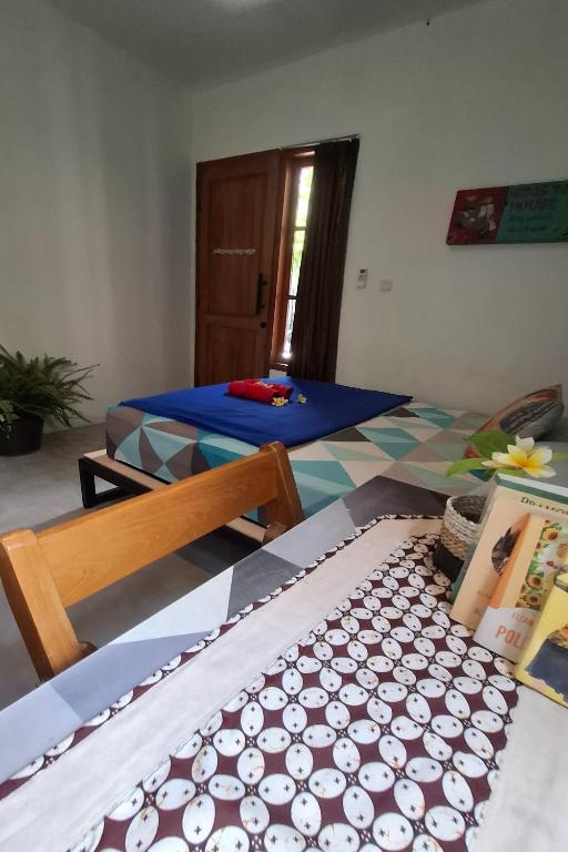 Postel nebo postele na pokoji v ubytování Bring In House Yogyakarta