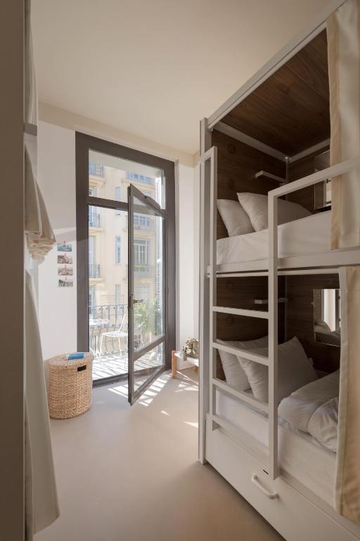 Postel nebo postele na pokoji v ubytování SLO Hostel Nice