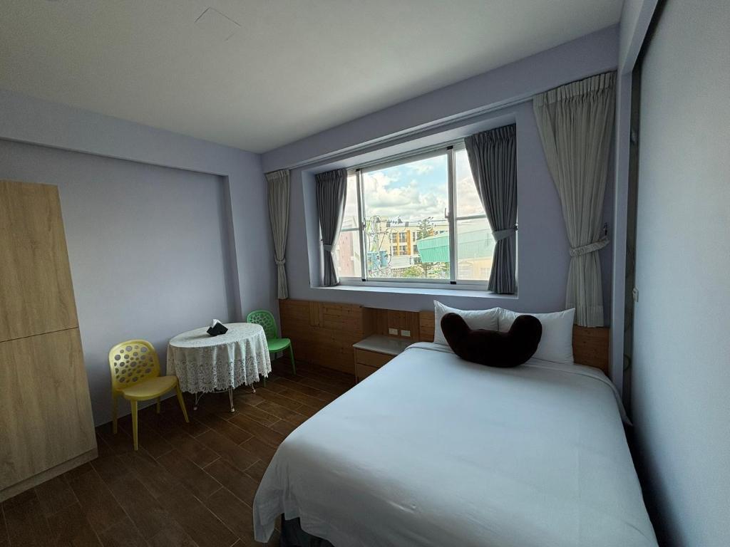 Rúm í herbergi á Ding Dong Homestay