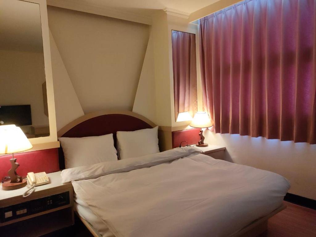Postel nebo postele na pokoji v ubytování DC Hotel
