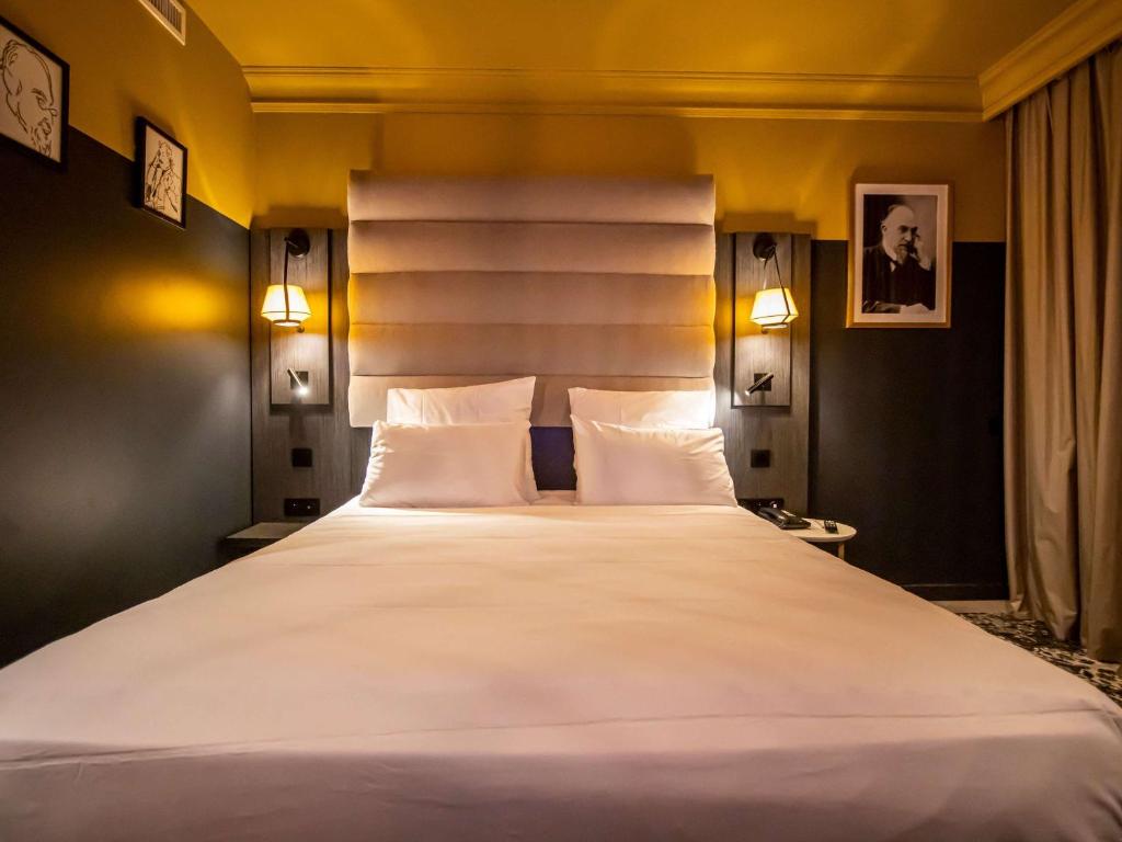 Postel nebo postele na pokoji v ubytování Mercure Honfleur
