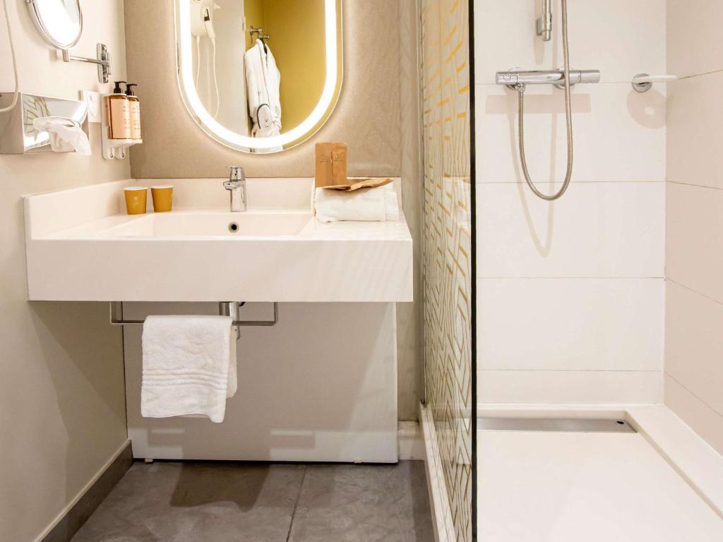 Koupelna v ubytování Mercure Honfleur