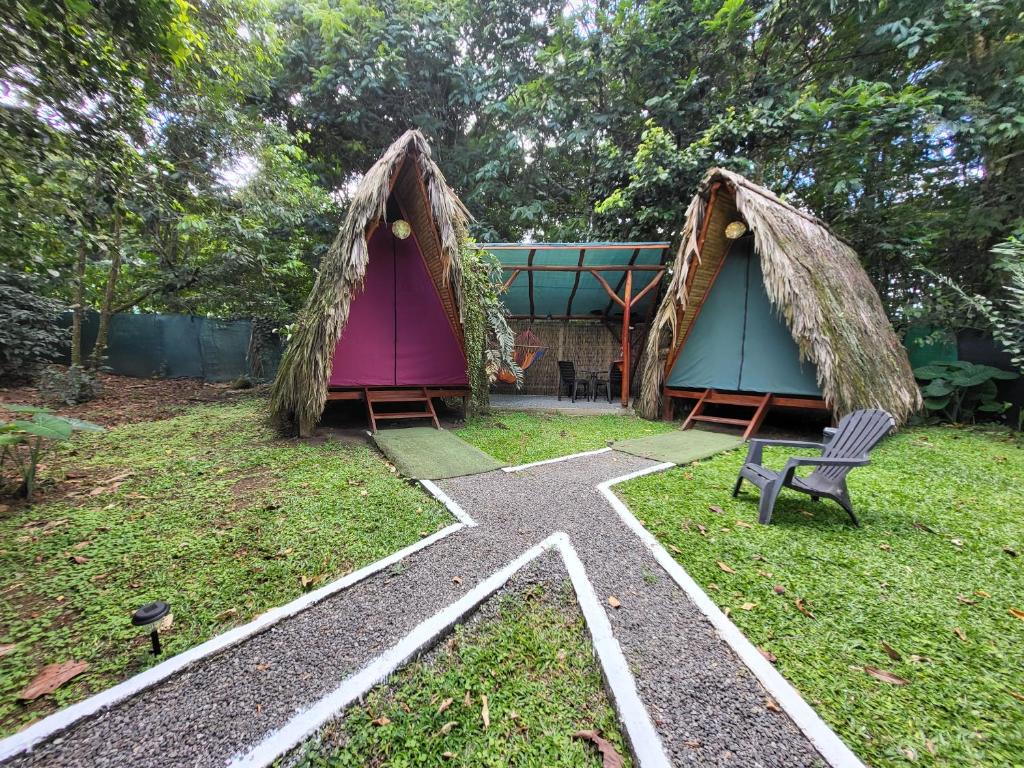 Zahrada ubytování Centro Ananda Tipi