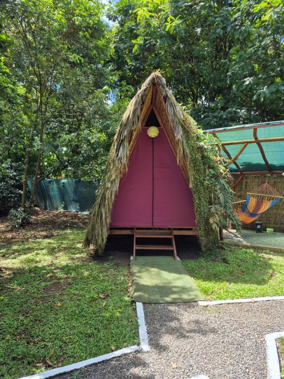 Zahrada ubytování Centro Ananda Tipi