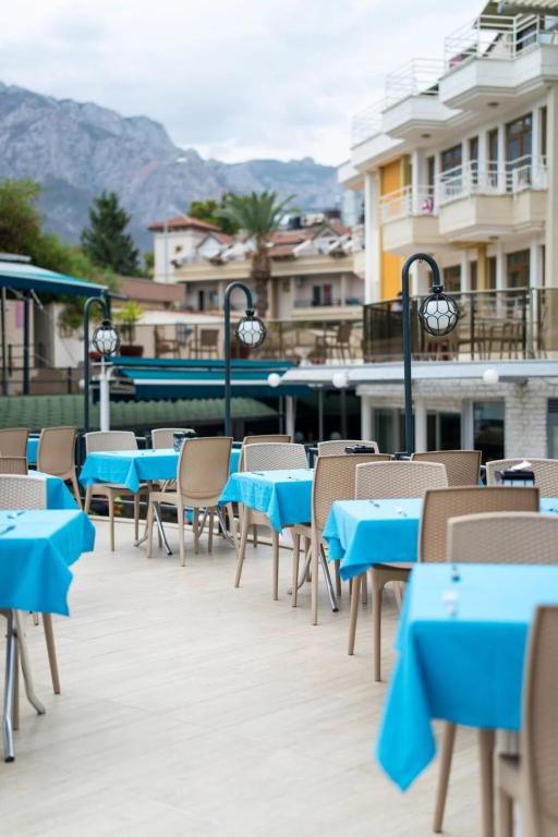 Nespecifikovaný výhled na hory nebo výhled na hory při pohledu z hotelu