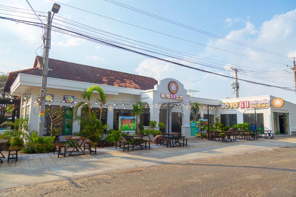 Tòa nhà nơi khách sạn tọa lạc