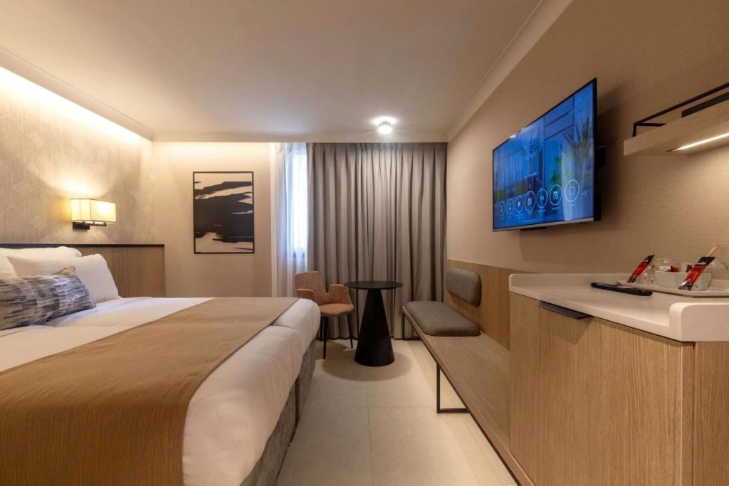 Postel nebo postele na pokoji v ubytování Caesar Premier Jerusalem Hotel