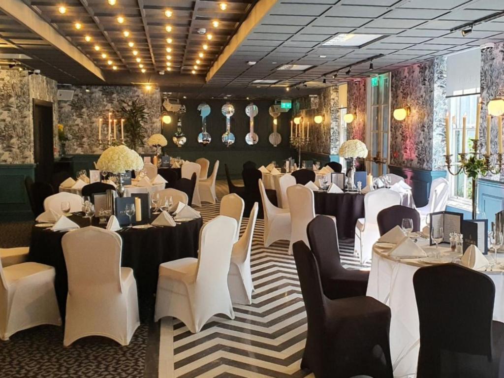 Εστιατόριο ή άλλο μέρος για φαγητό στο Iveagh Garden Hotel