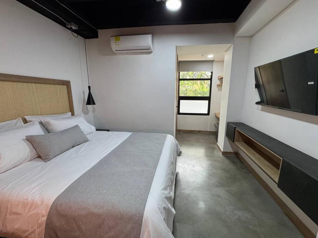 Postel nebo postele na pokoji v ubytování Akela Park Hotel
