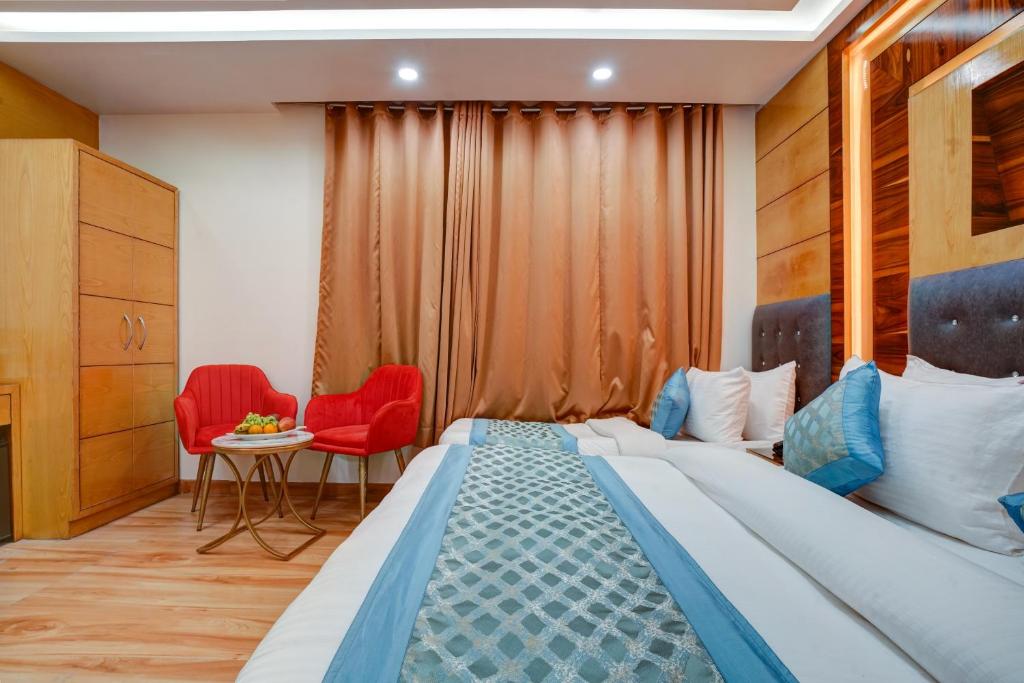 Posezení v ubytování Just Renovated - Hotel Krishna Palace With Parking & Only 2 Mins Walk from Metro