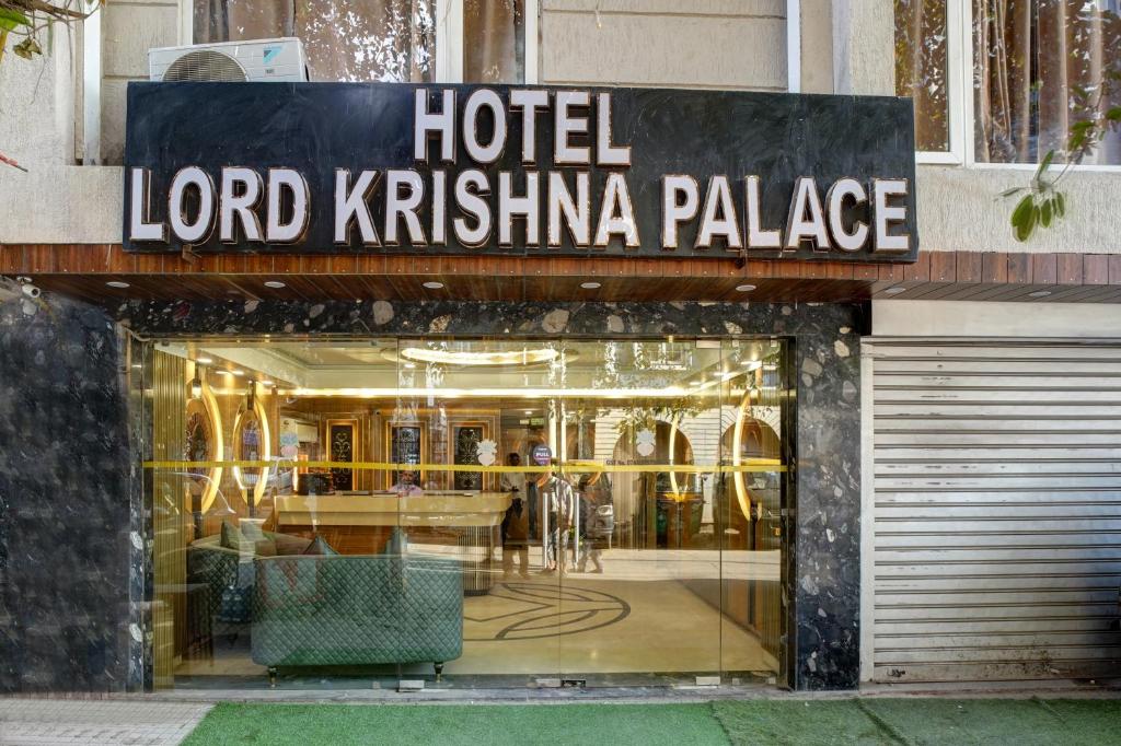 Fotografie z fotogalerie ubytování Just Renovated - Hotel Krishna Palace With Parking & Only 2 Mins Walk from Metro v Novém Dillí