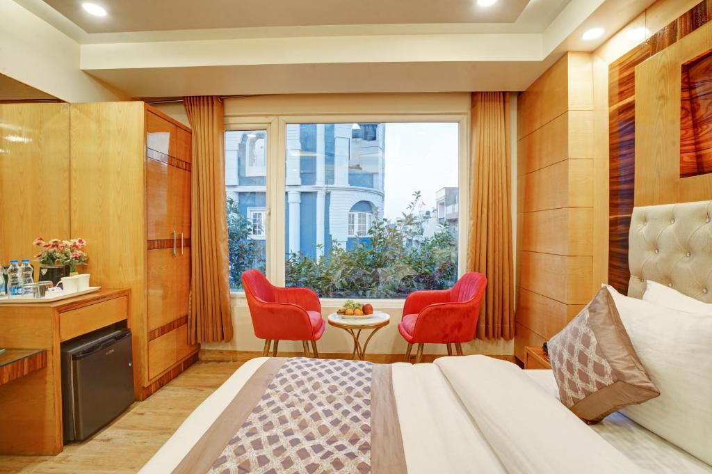 Posezení v ubytování Just Renovated - Hotel Krishna Palace With Parking & Only 2 Mins Walk from Metro