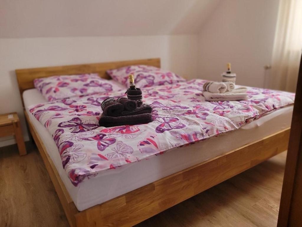 Postel nebo postele na pokoji v ubytování Ferienwohnung in Radeberg bei Dresden