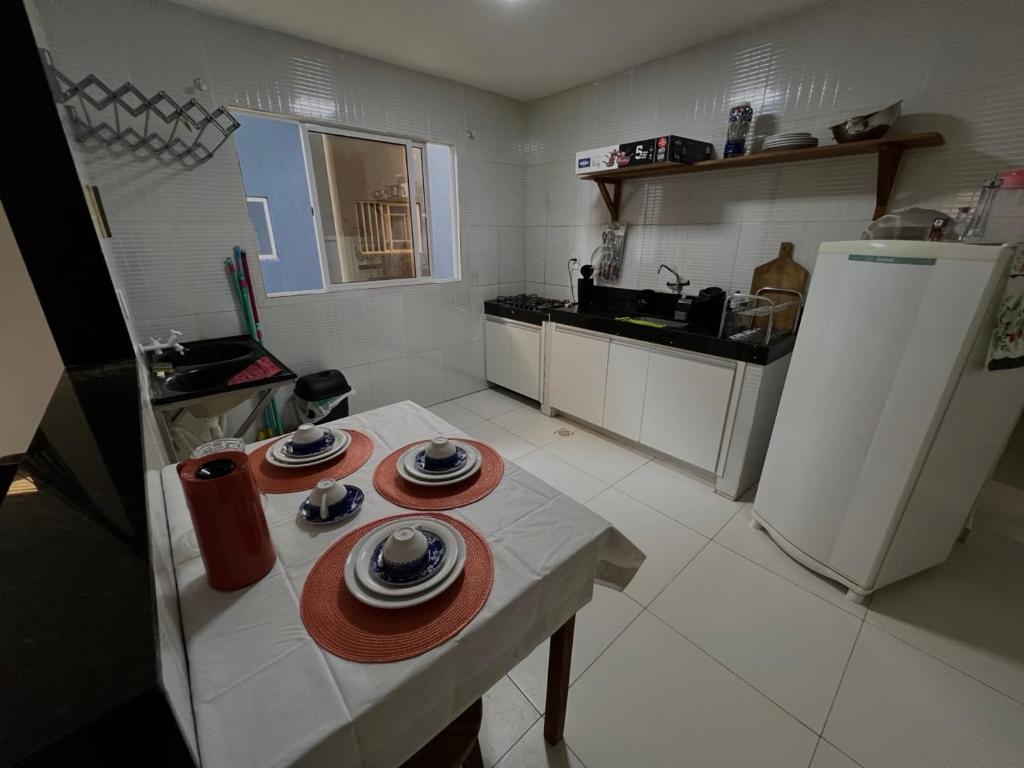 Η κουζίνα ή μικρή κουζίνα στο Apartamento no Centro de Jacumã 2 Quartos