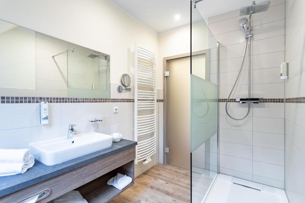 Ostseehotel Villen im Park - ein Rovell Hotel - Double Room - Main Building