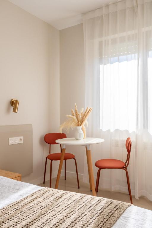 Postel nebo postele na pokoji v ubytování Hostal Lóbrega